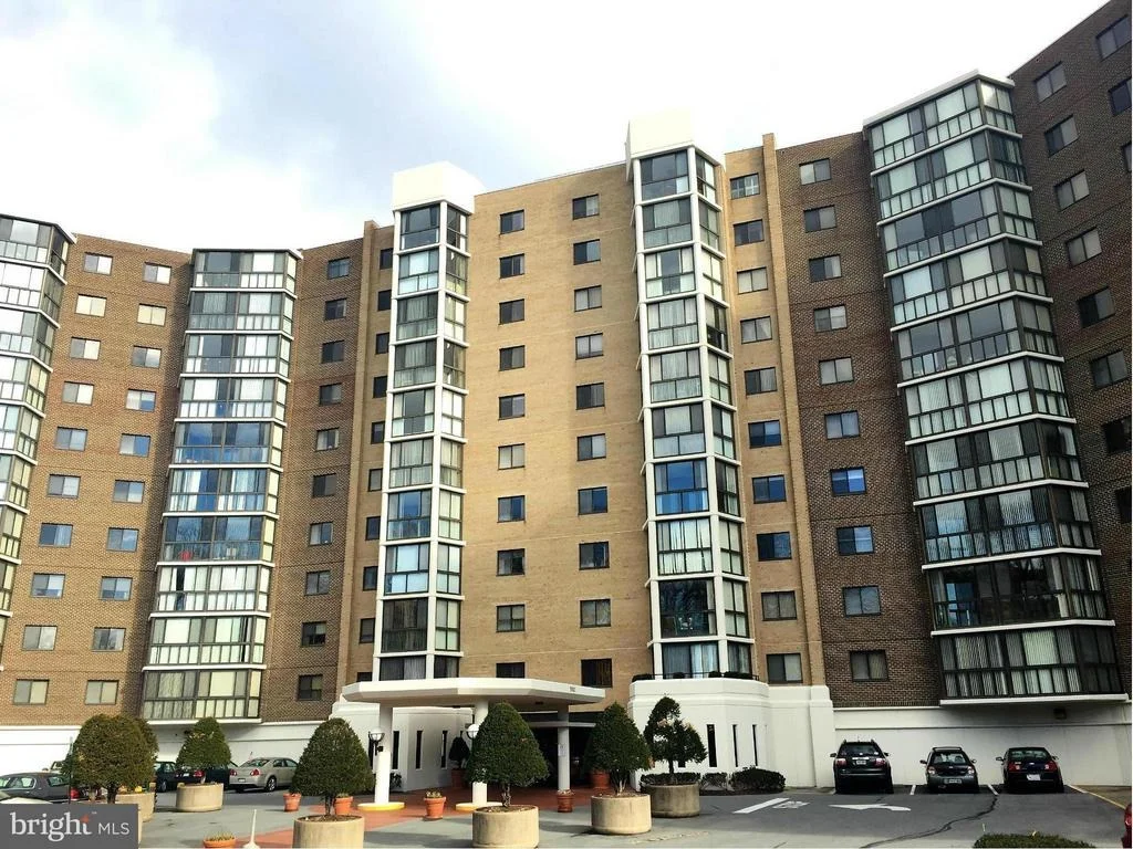 Photo of Unit 4614 at 15100 INTERLACHEN DRIVE