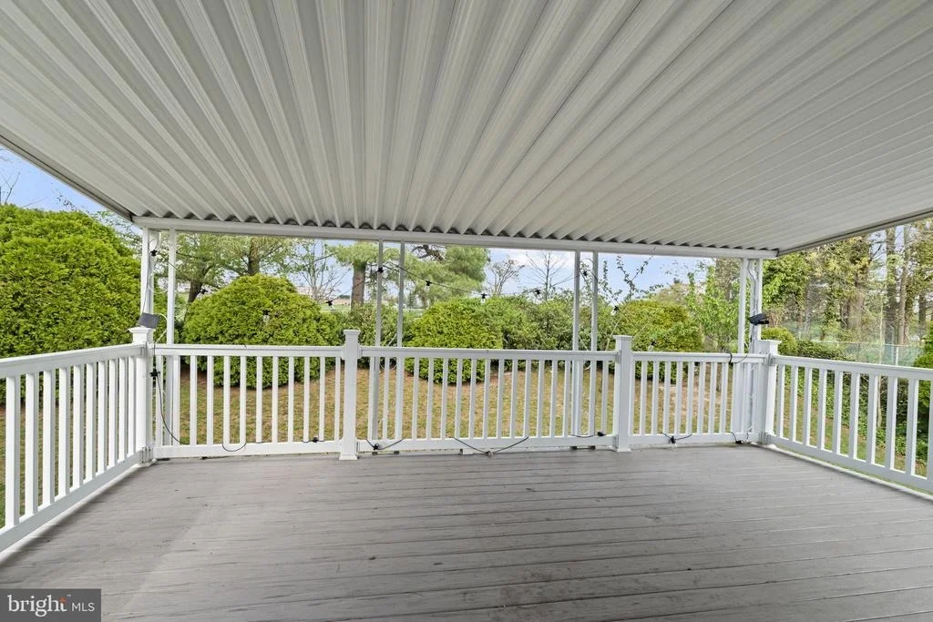 Photo of 111 E HEMMINGS WAY