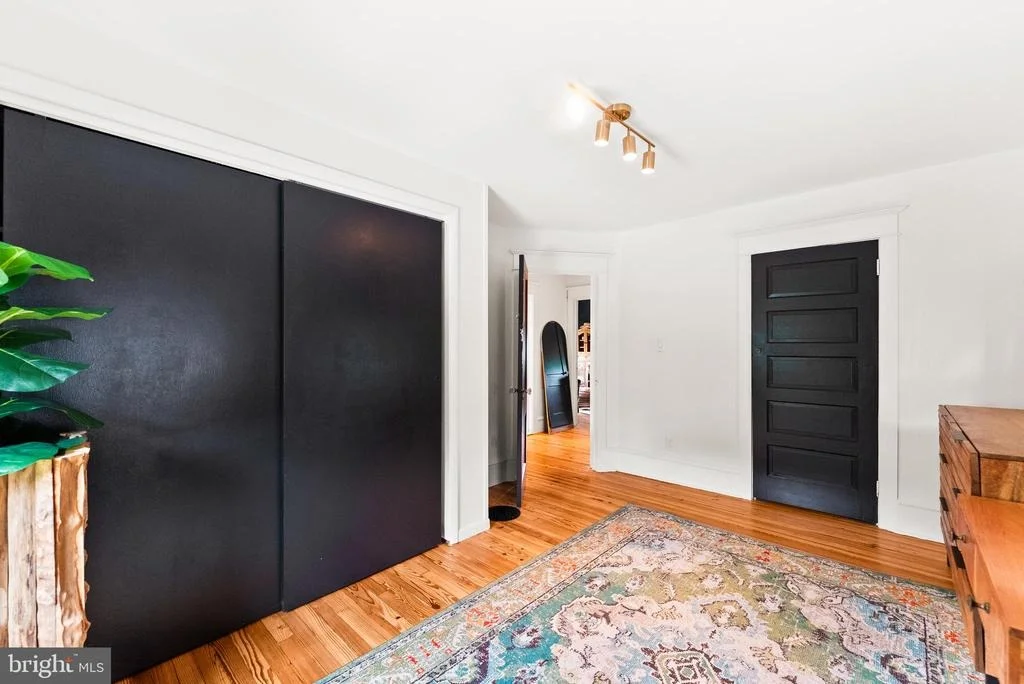Photo of 1124 MANTUA PIKE