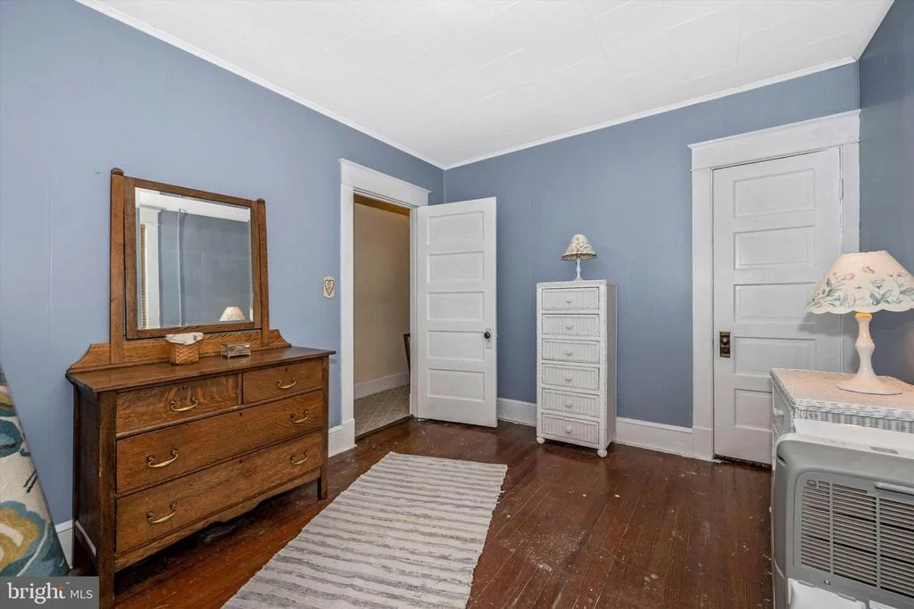 Photo of 323 W 7TH STREET