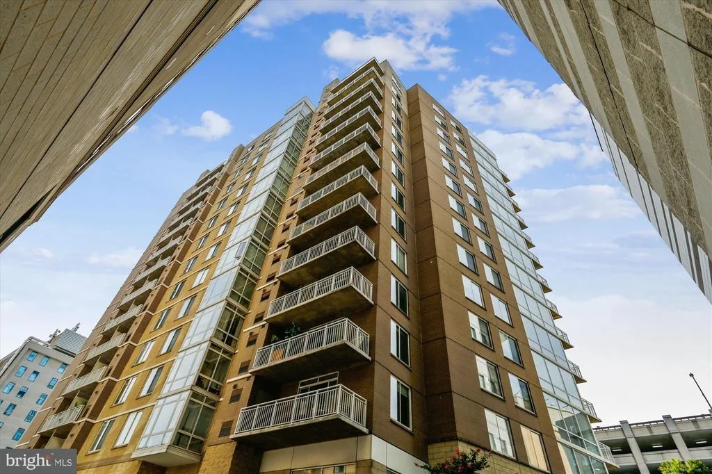 Photo of Unit 806 at 930 WAYNE AVENUE