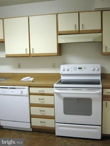 Photo of Unit 1721 at 15101 INTERLACHEN DRIVE