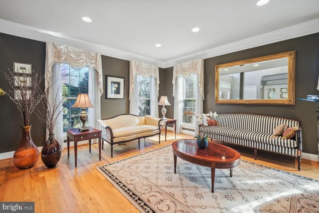 Photo of 10 MAPLECREST COURT