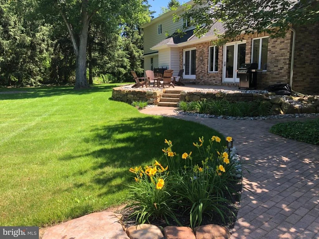 Photo of 902 N ISLAND ROAD