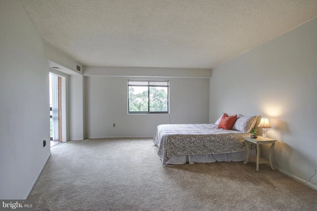 Photo of Unit 1018 at 15100 INTERLACHEN DRIVE