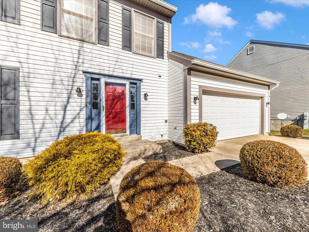 Photo of 446 BENNETT CERF DRIVE