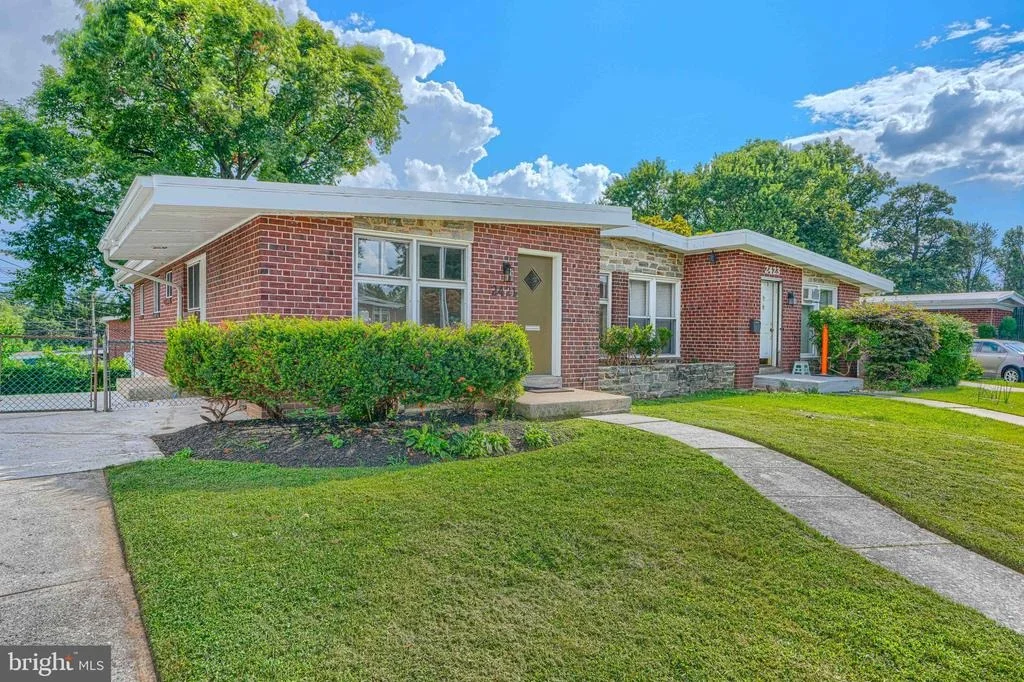 Photo of 2421 FOREST GREEN ROAD