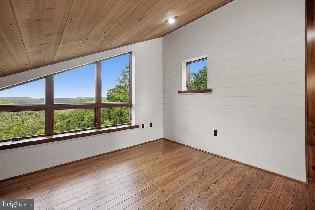 Photo of 415 NAZELROD ROAD