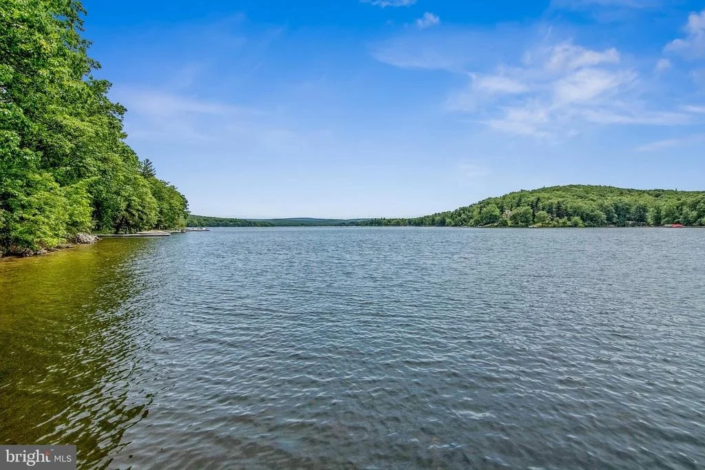 Photo of 723 PINNACLE DRIVE
