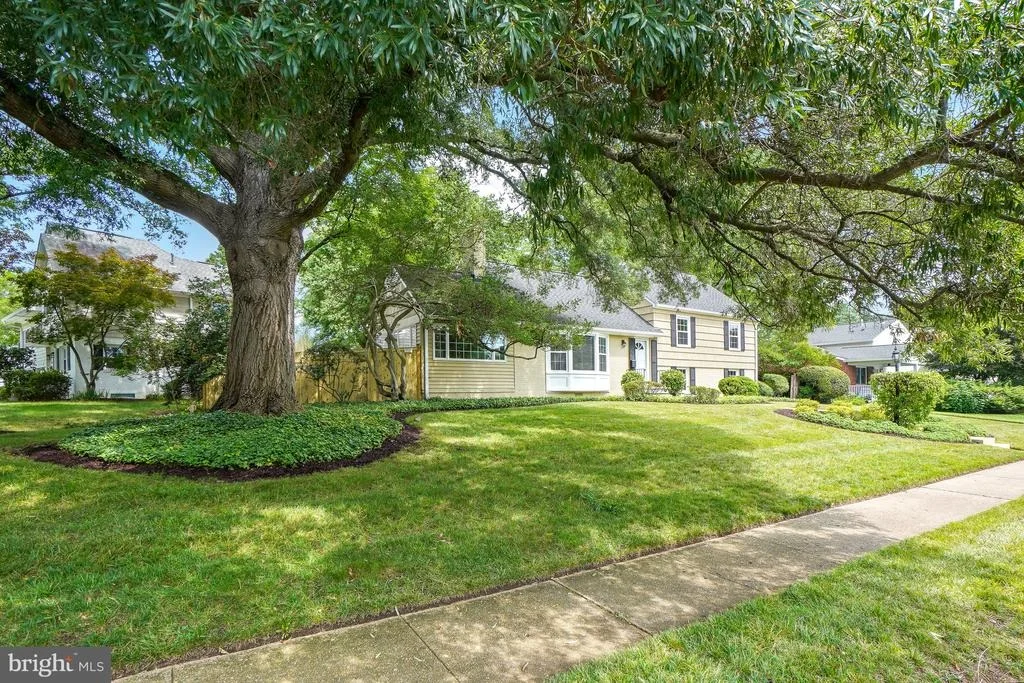 Photo of 8524 DOTER DRIVE