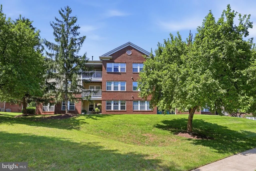 Photo of Unit 2A at 2402 ELLSWORTH WAY