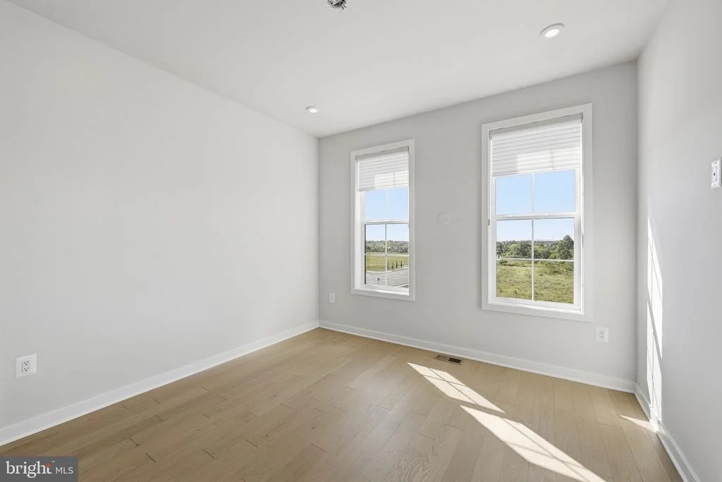 Photo of 43556 CENTERGATE DRIVE