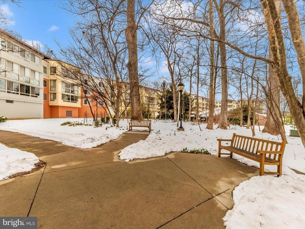 Photo of Unit 402 at 14809 PENNFIELD CIRCLE