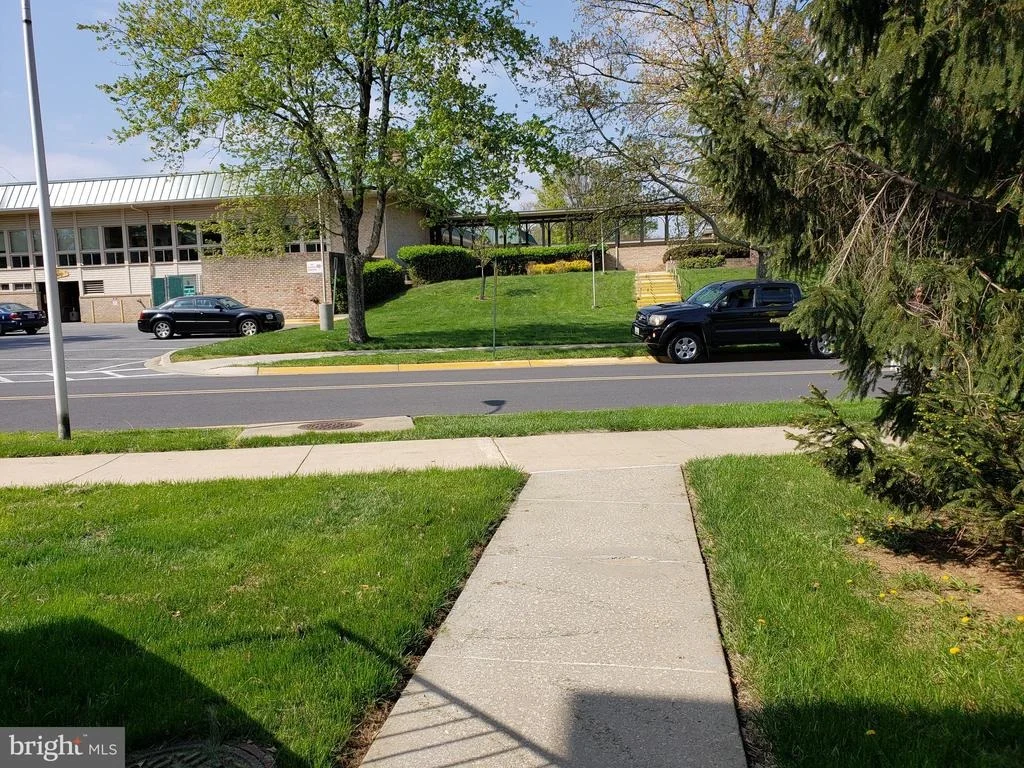 Photo of Unit 71B at 3600 GLENEAGLES DRIVE