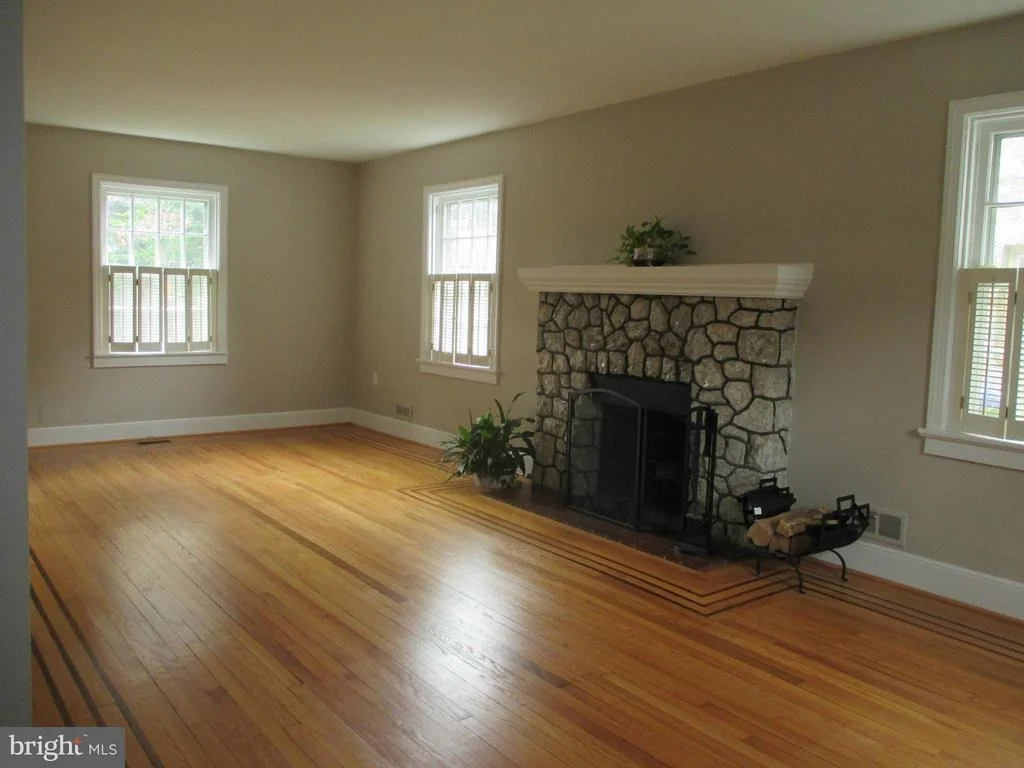 Photo of 424 CARROLL PARKWAY