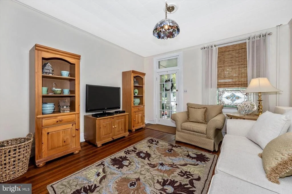 Photo of 323 W 7TH STREET