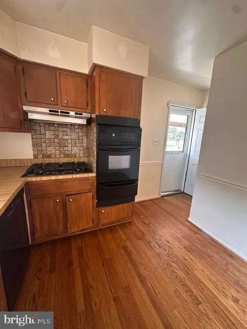 Photo of 6803 LOUISE LANE