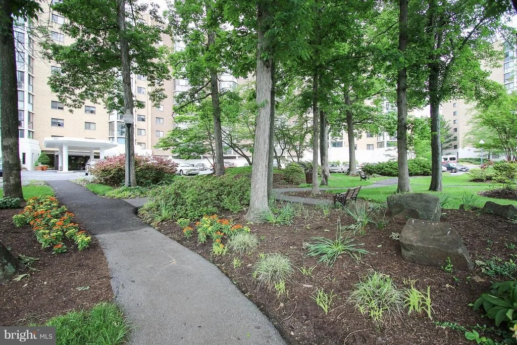 Photo of Unit 1908 at 15101 INTERLACHEN DRIVE