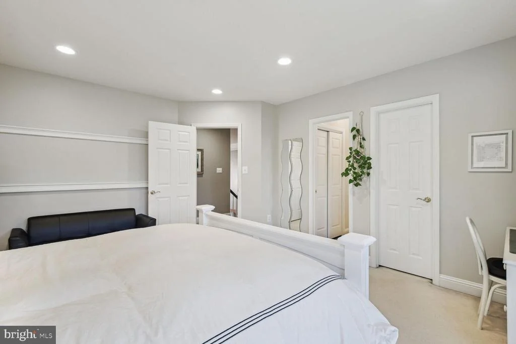 Photo of 10 MAPLECREST COURT