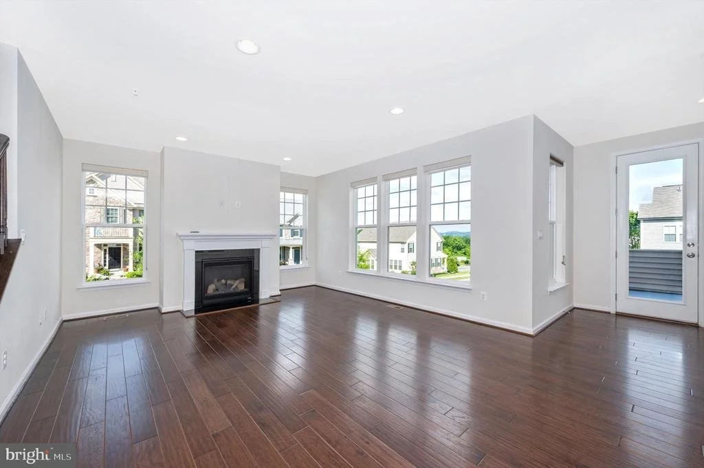 Photo of 8420 CLIFFVIEW LANE