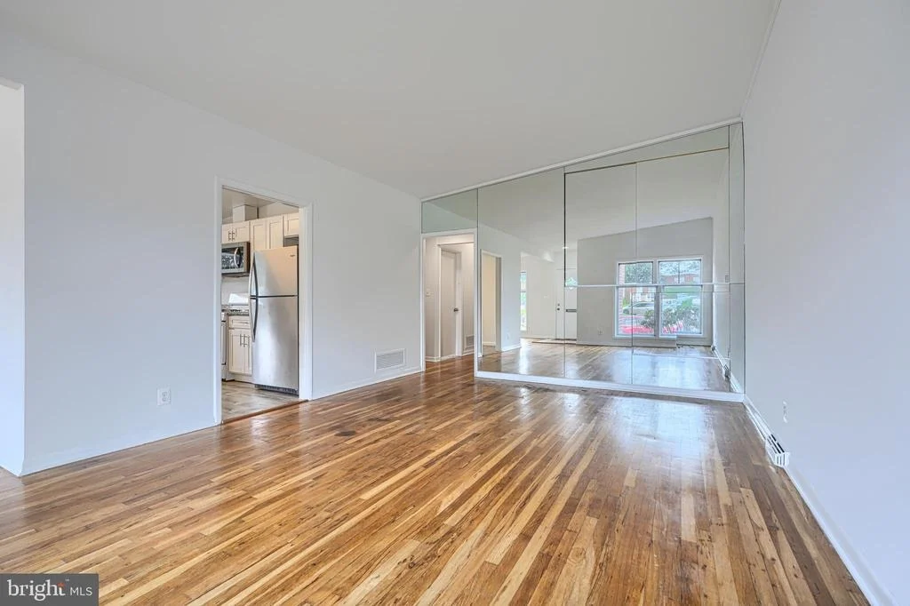 Photo of 2421 FOREST GREEN ROAD