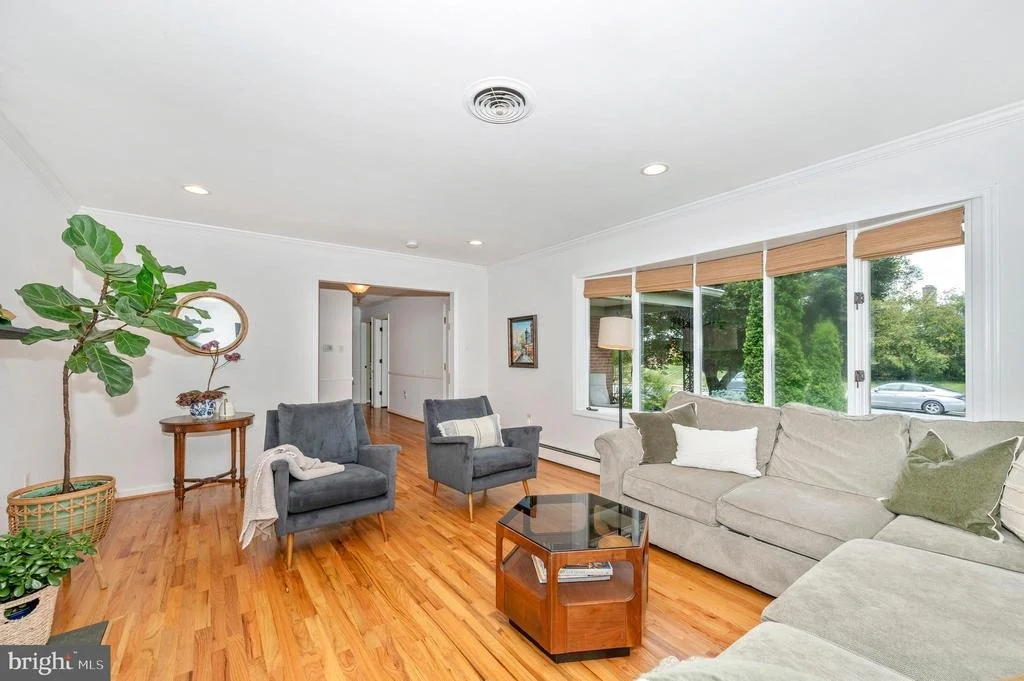 Photo of 201 CRESTVIEW COURT