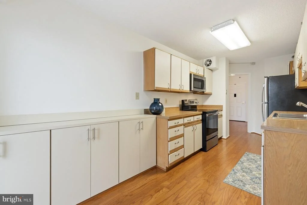 Photo of Unit 2801 at 15107 INTERLACHEN DRIVE