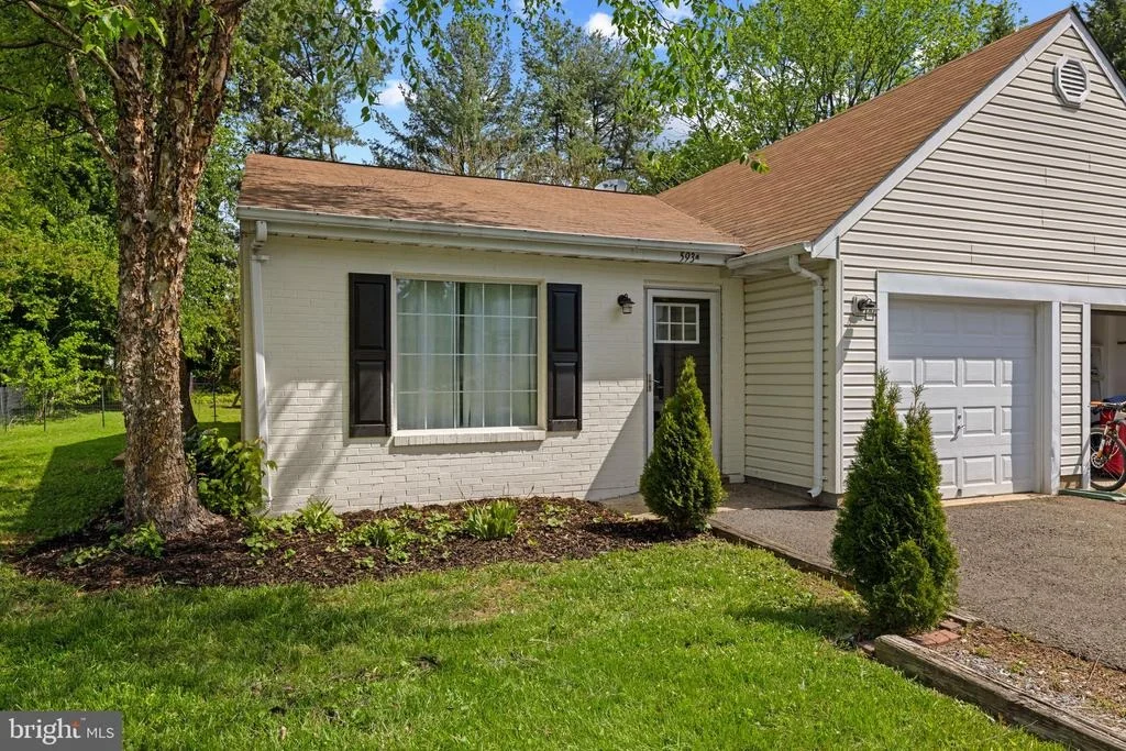 Photo of 593 PLAIN ROAD