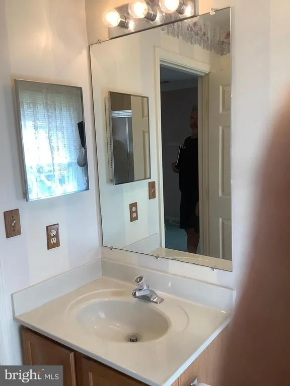 Photo of 921 MASTLINE DRIVE