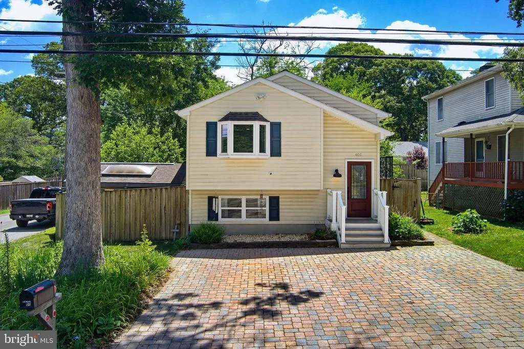 Photo of 601 CENTER DRIVE