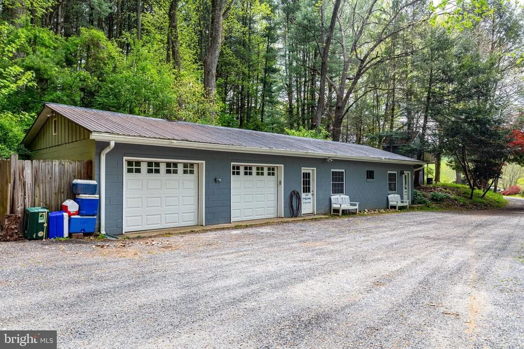 Photo of 2310 PUTNAM ROAD