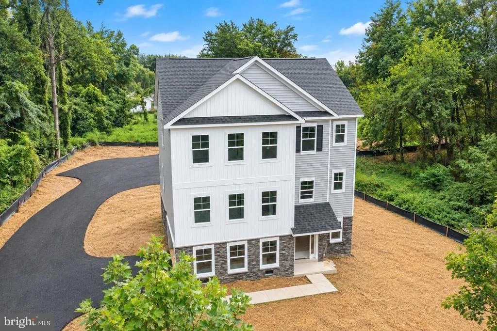 Photo of 721 NOLLMEYER ROAD