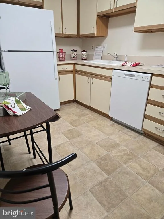 Photo of Unit 2321 at 15107 INTERLACHEN DRIVE