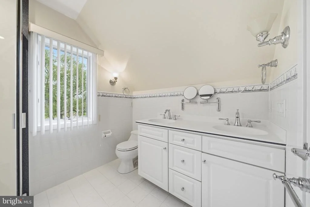 Photo of 160 CLIFFVIEW DRIVE