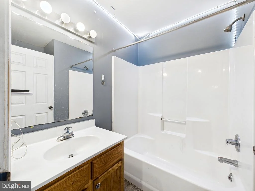 Photo of 1176 W 6TH STREET