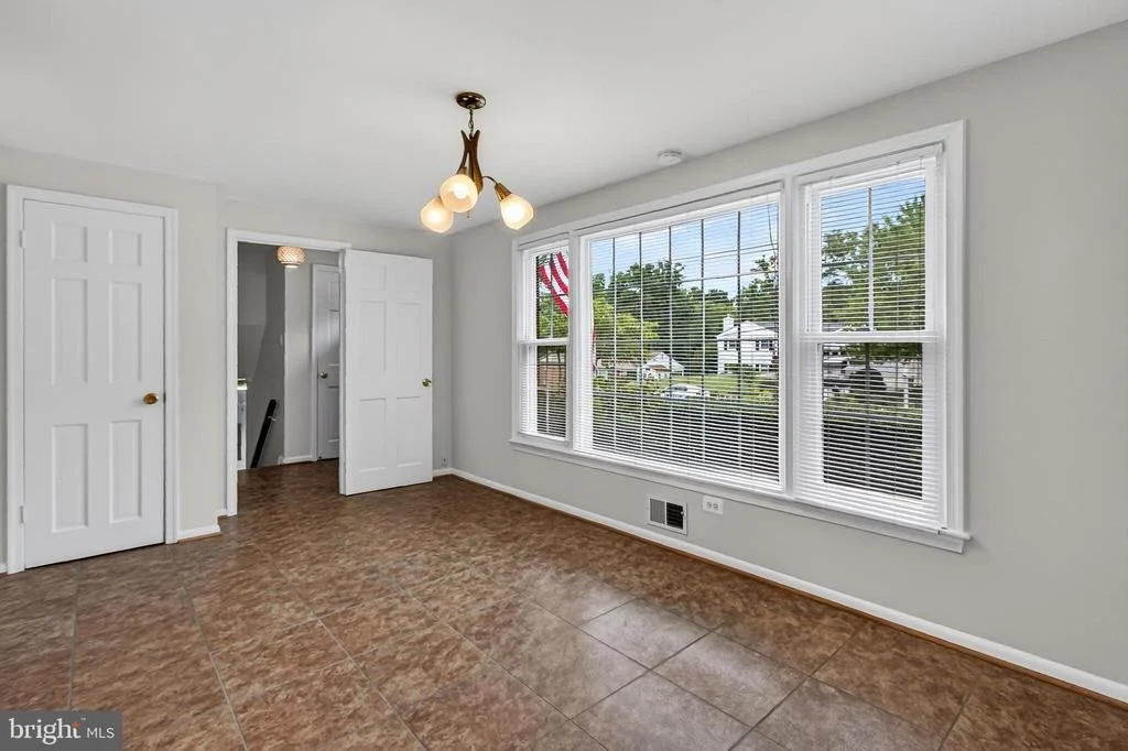 Photo of 4019 ROBERTSON BOULEVARD