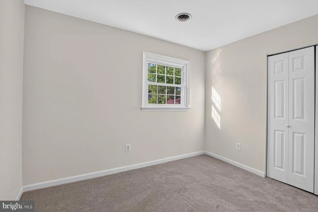 Photo of 6204 AUTH ROAD