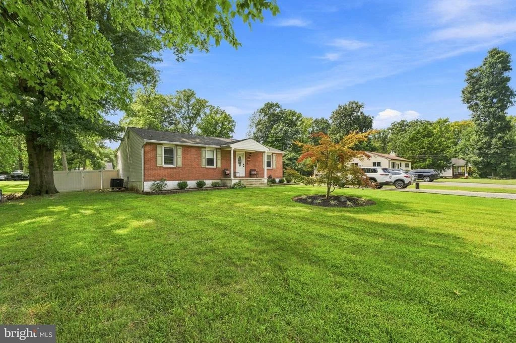 Photo of 6921 UNIVERSITY DRIVE