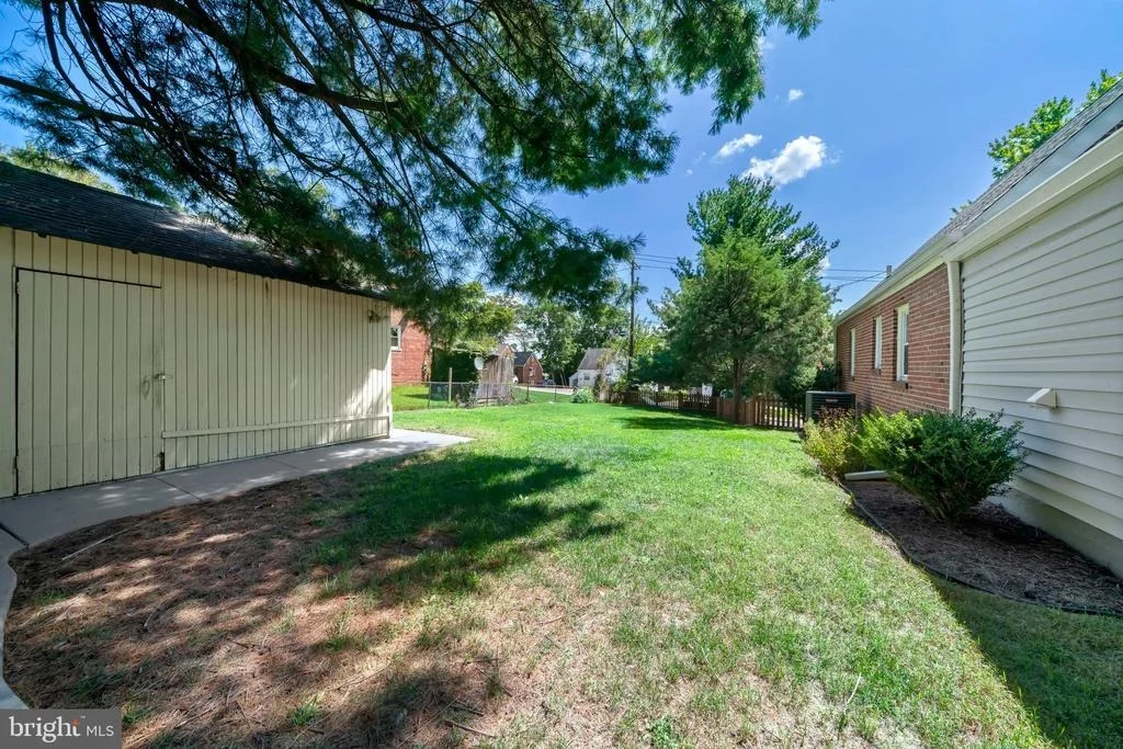 Photo of 201 UNIVERSITY BOULEVARD W