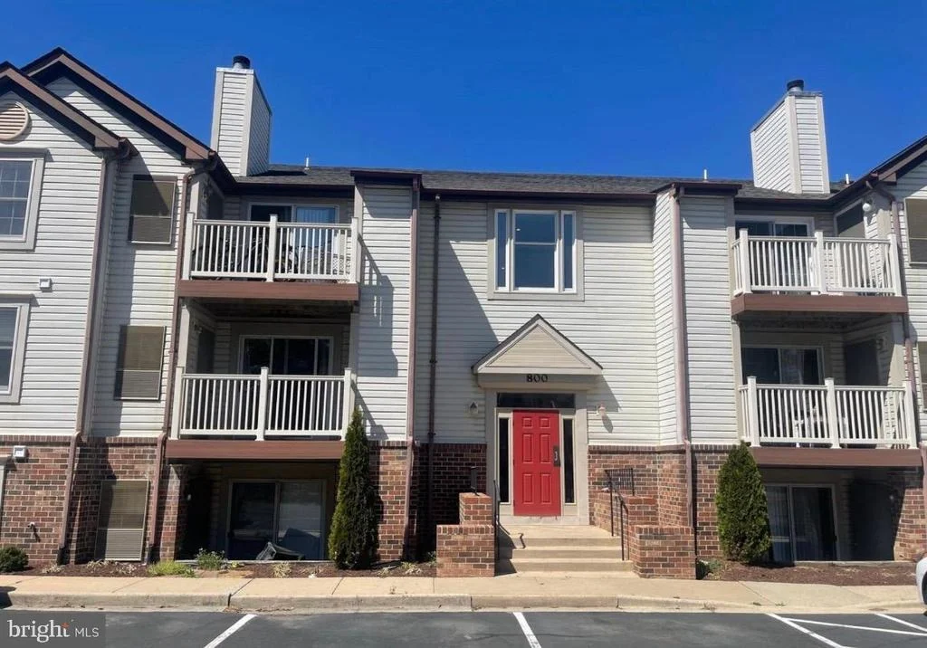 Photo of Unit E at 800 STRATFORD WAY