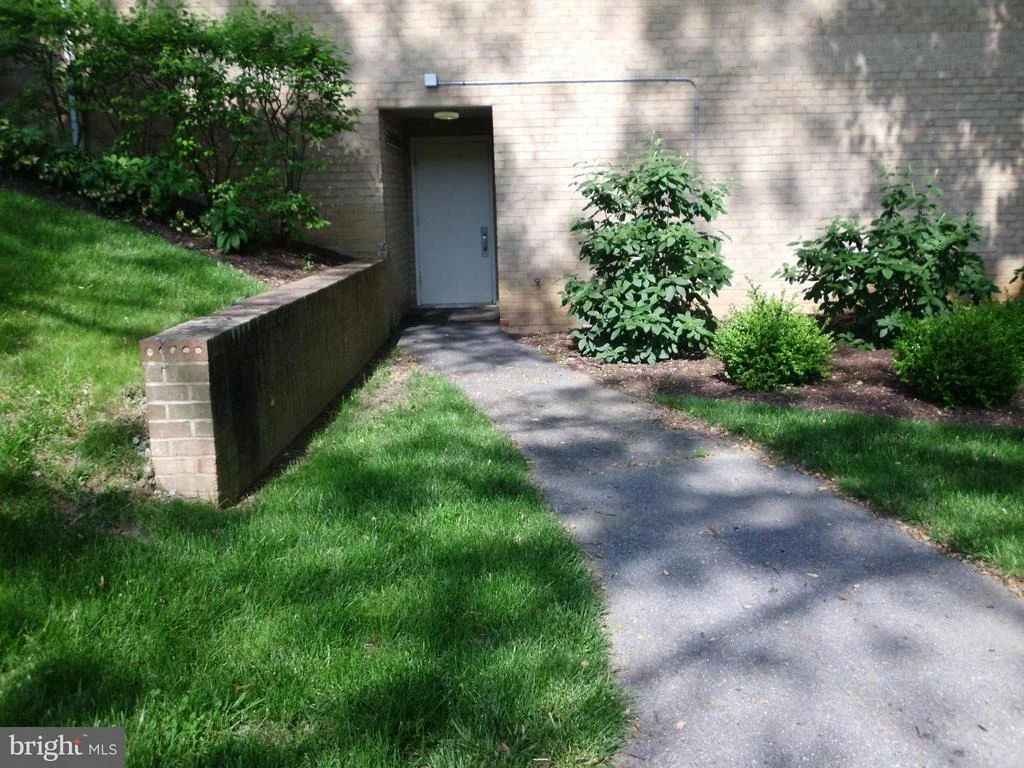 Photo of Unit 81F at 3632 GLENEAGLES DRIVE