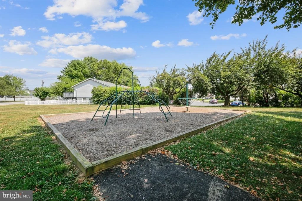 Photo of 417 WHITE OAK PLACE