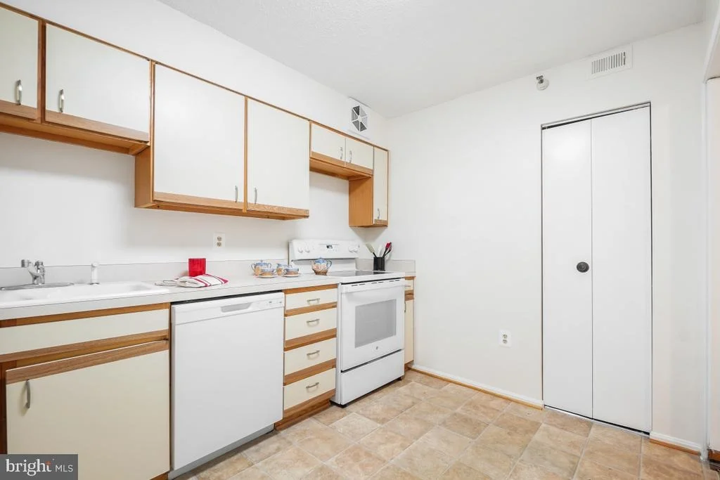 Photo of Unit 2321 at 15107 INTERLACHEN DRIVE