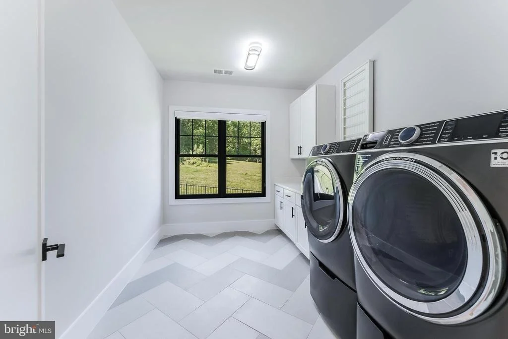 Photo of 952 WALKER ROAD