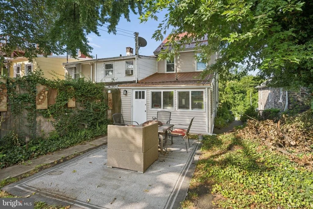 Photo of 3355 FALLS ROAD