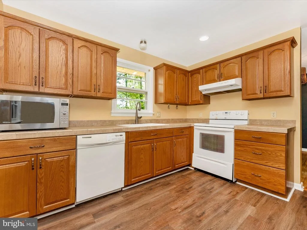 Photo of 2833 RODERICK ROAD