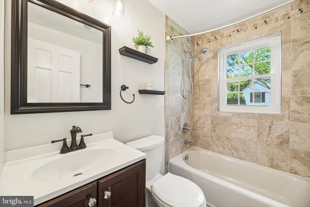 Photo of 8420 LEAF ROAD