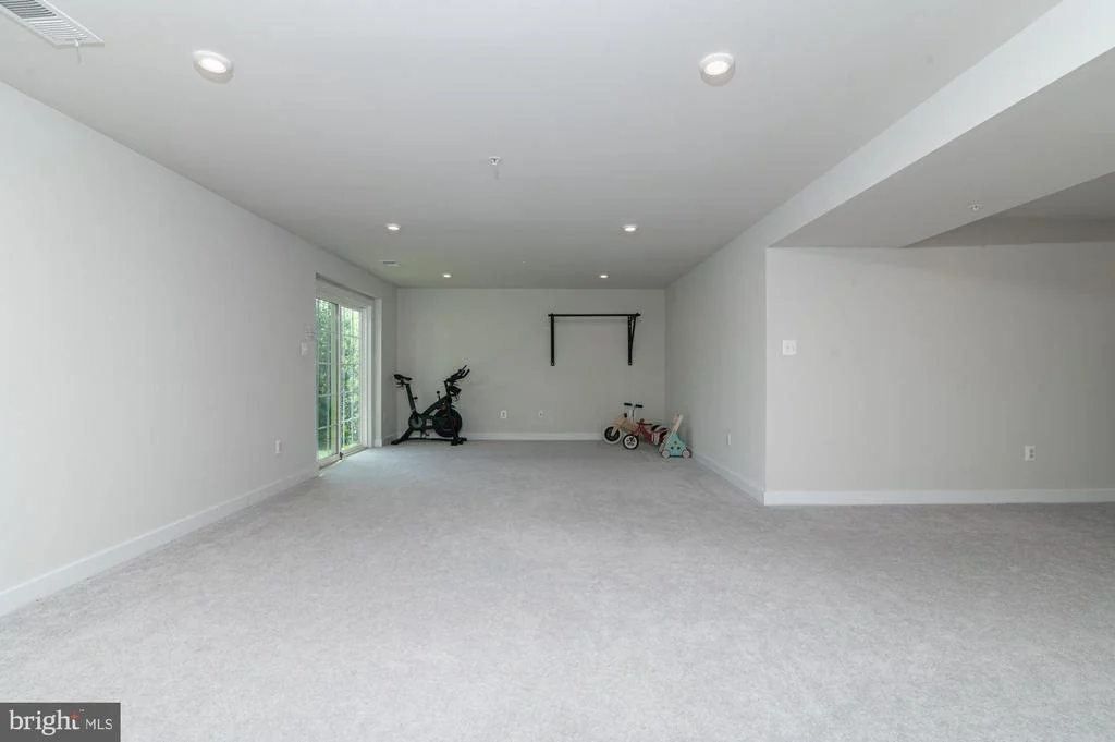 Photo of 405 POTOMAC VIEW PARKWAY