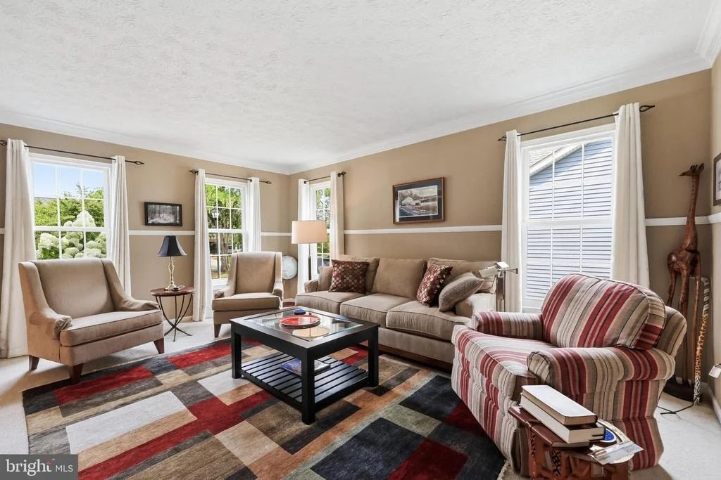 Photo of 6913 SOVEREIGN PLACE