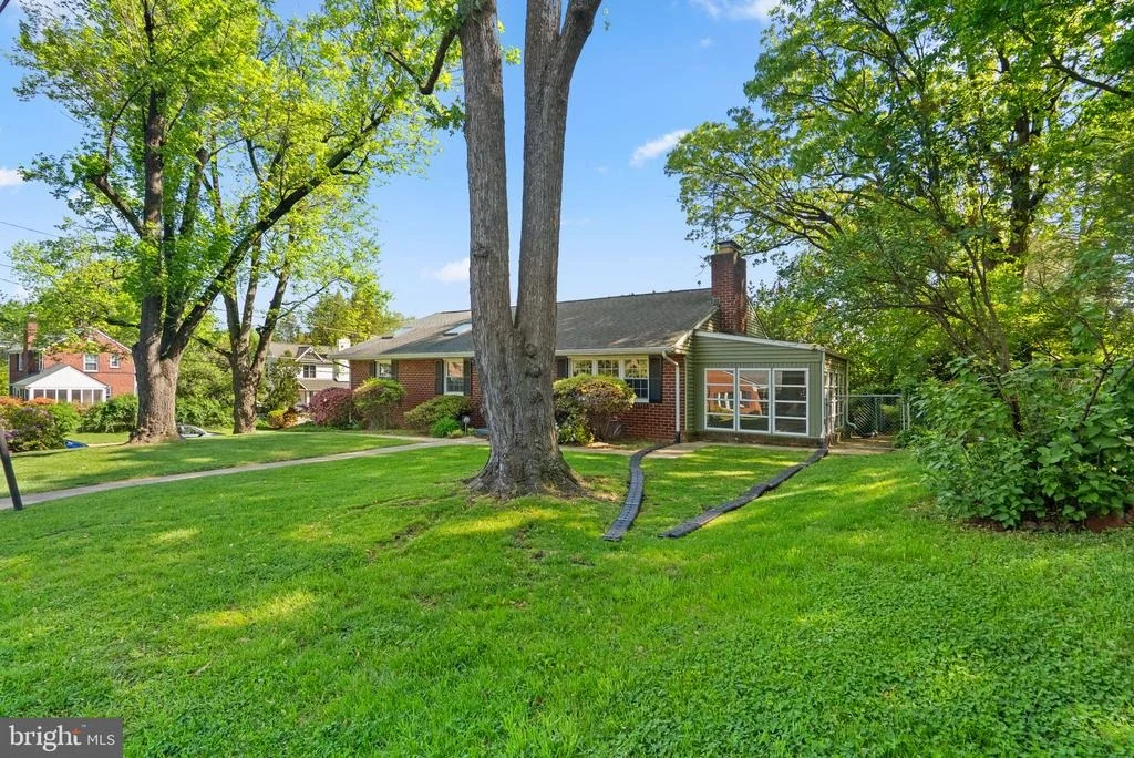 Photo of 9807 MERWOOD LANE